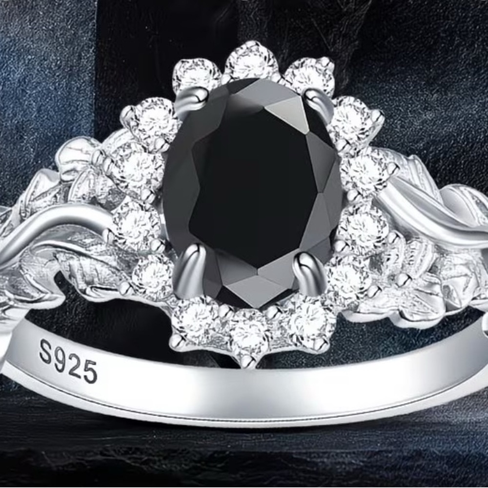 Elegant Black and sterling Silver Women's Ring size 7